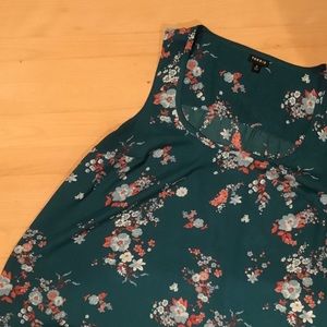Torrid Scoop Neck Tank Top with flowers Sz 0